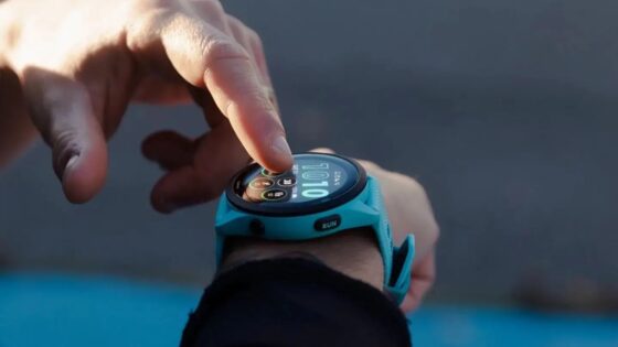 Garmin presenterar en ny Forerunner smartklocka med en skärm som liknar den senaste Apple Watch